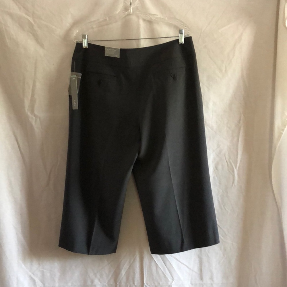 Apt. 9 cropped pants. - Picture 2 of 4